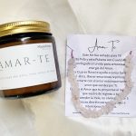 Vela ámbar y pulsera de cuarzos rosados